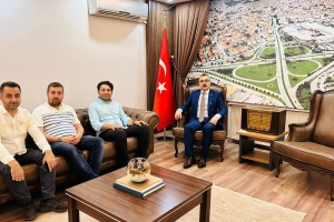 Bursa İnegöl Kaymakamı hemşehrimiz Sn. Eren ARSLAN\\\\\\\\\\\\\\\'ı ziyaret ederek, kendisini Kocayayla Şenliğimize davet ettik.