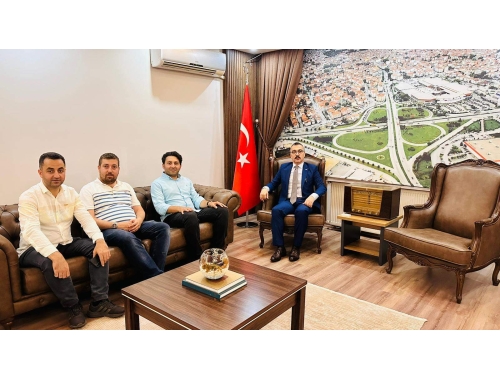 Bursa İnegöl Kaymakamı hemşehrimiz Sn. Eren ARSLAN\\\\\\\\\\\\\\\'ı ziyaret ederek, kendisini Kocayayla Şenliğimize davet ettik.