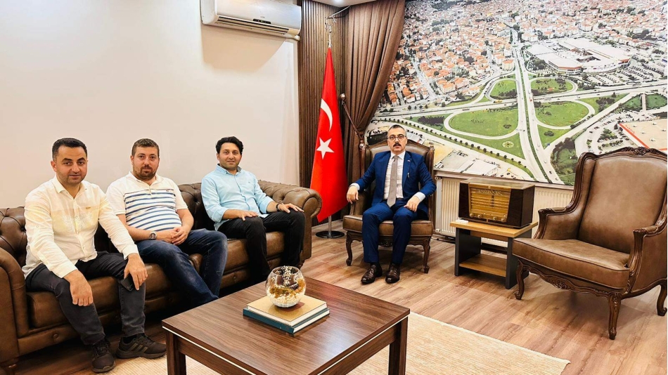 Bursa İnegöl Kaymakamı hemşehrimiz Sn. Eren ARSLAN\\\\\\\\\\\\\\\'ı ziyaret ederek, kendisini Kocayayla Şenliğimize davet ettik.