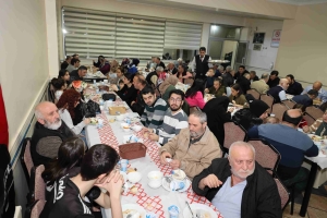 İFTAR YEMEĞİNDEN GÖRÜNTÜLER 