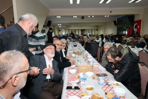 İFTAR YEMEĞİNDEN GÖRÜNTÜLER 