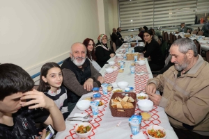 İFTAR YEMEĞİNDEN GÖRÜNTÜLER 