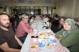 İFTAR YEMEĞİNDEN GÖRÜNTÜLER 