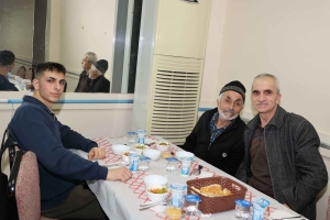 İFTAR YEMEĞİNDEN GÖRÜNTÜLER 