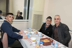 İFTAR YEMEĞİNDEN GÖRÜNTÜLER 