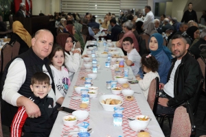 İFTAR YEMEĞİNDEN GÖRÜNTÜLER 