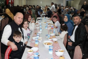 İFTAR YEMEĞİNDEN GÖRÜNTÜLER 