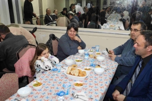 İFTAR YEMEĞİNDEN GÖRÜNTÜLER 