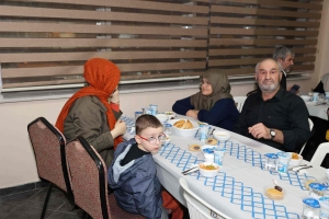 İFTAR YEMEĞİNDEN GÖRÜNTÜLER 