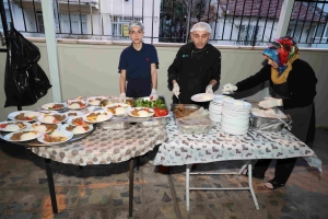 İFTAR YEMEĞİNDEN GÖRÜNTÜLER 