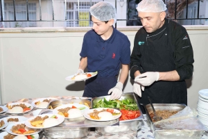 İFTAR YEMEĞİNDEN GÖRÜNTÜLER 