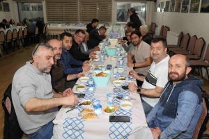 İFTAR YEMEĞİNDEN GÖRÜNTÜLER 