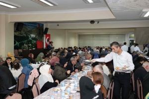 İFTAR YEMEĞİNDEN GÖRÜNTÜLER 