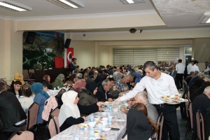 İFTAR YEMEĞİNDEN GÖRÜNTÜLER 