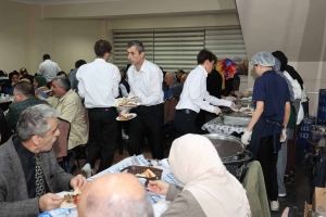 İFTAR YEMEĞİNDEN GÖRÜNTÜLER 