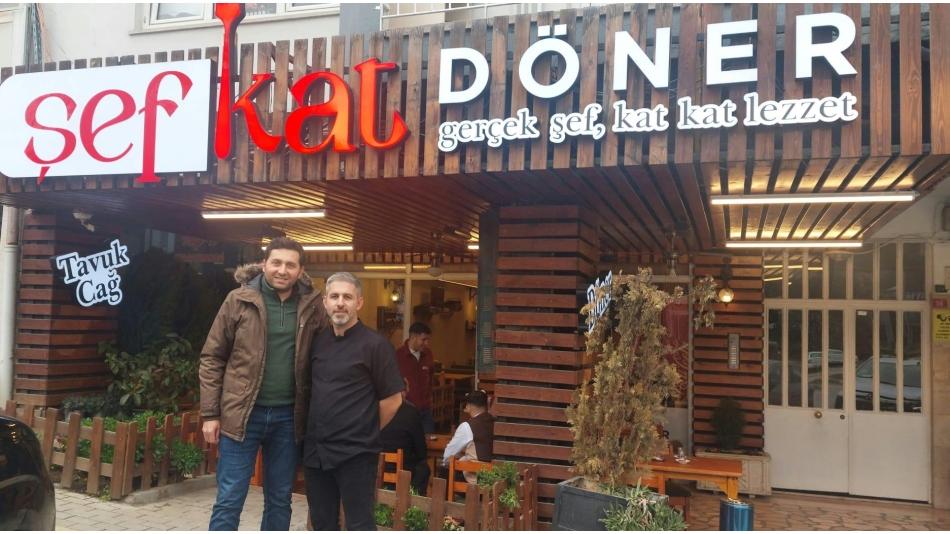 Gürsu'da işletmesi bulunan ŞEFKAT DÖNER sahibi Turgay POLAT'I yeni şubesinde ziyaret ettik.