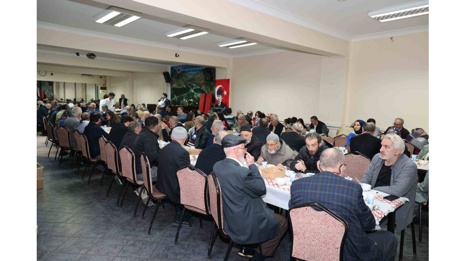 İFTAR YEMEĞİNDEN GÖRÜNTÜLER 